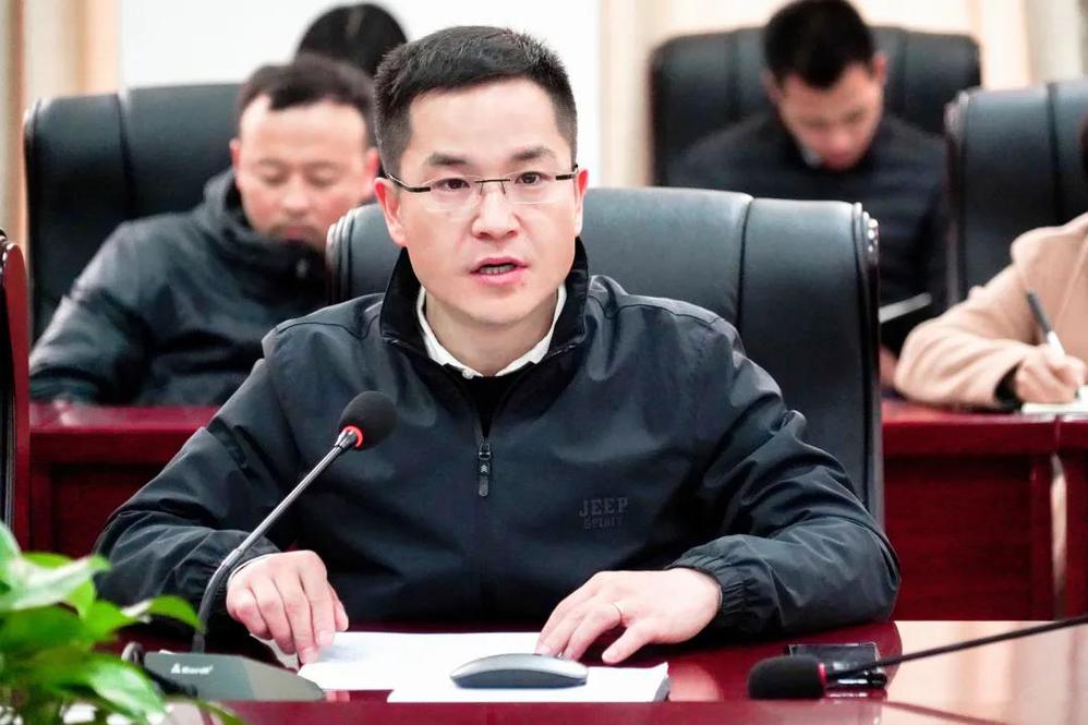 云南工商学院校长周刚肯定了学校理论中心组学习的有效性,并表示,学校